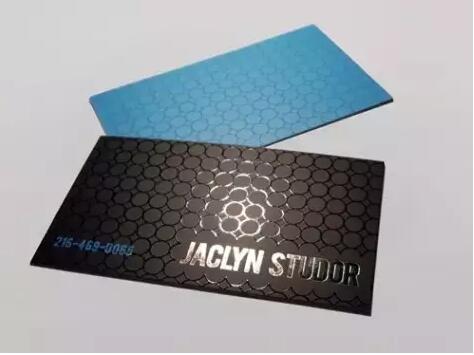 典雅精致、不滑手的浮雕质感名片